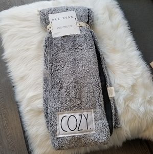 NEW Rae Dunn Tipped Sherpa Throw
